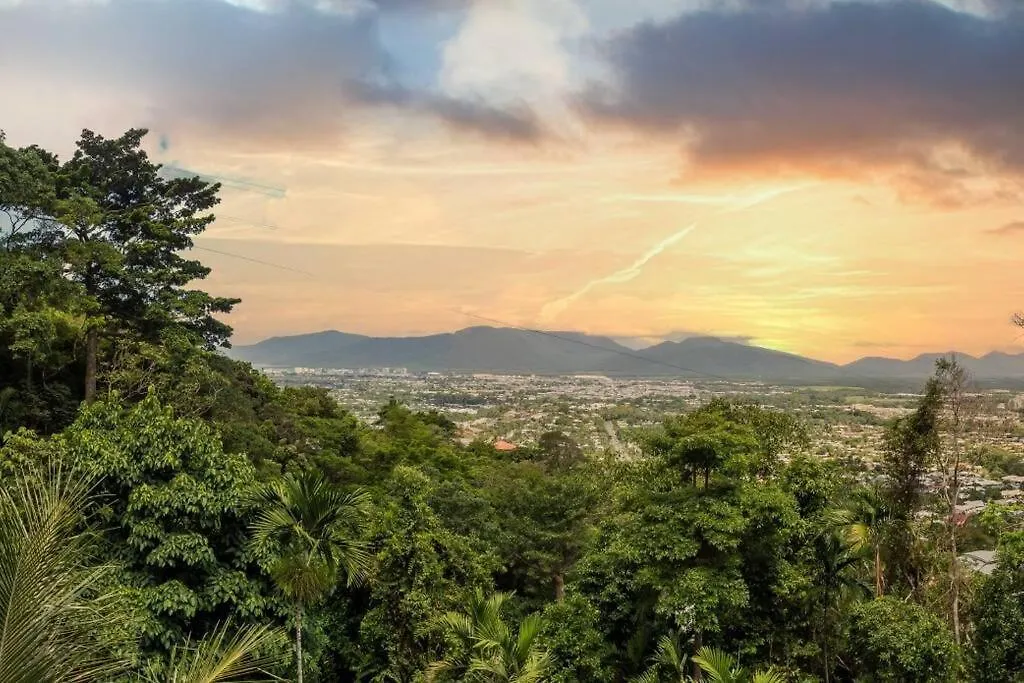 On The Very Top Of Cairns - Luxurious Entertainer Bayview Heights